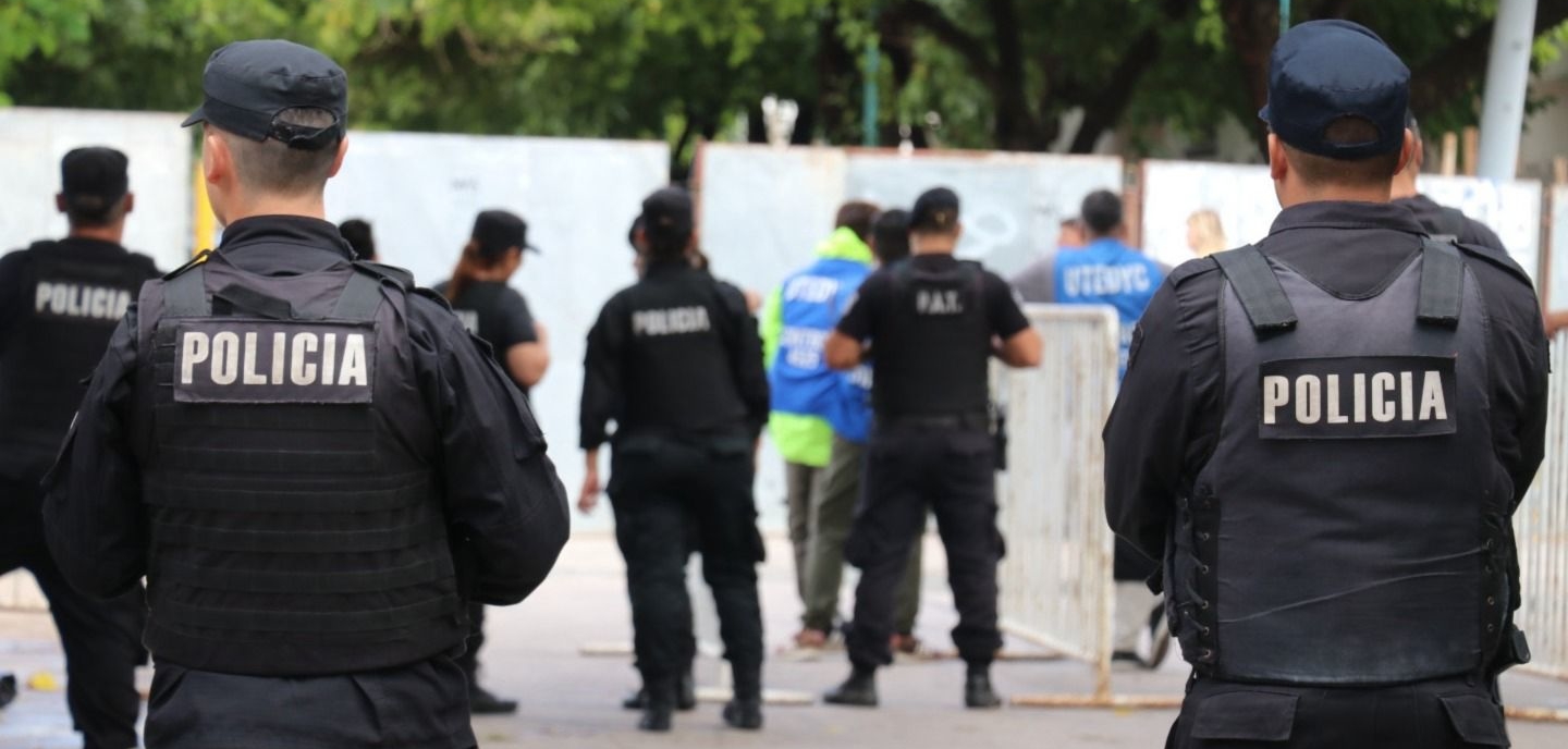 El Gobierno equipa a la Policía de Santa Fe con pistolas de electroshock y de proyectiles cinéticos
